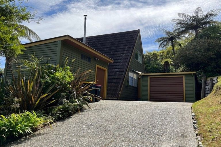 Photo of property in 15 Hewlett Road, Karoro, Greymouth, 7805