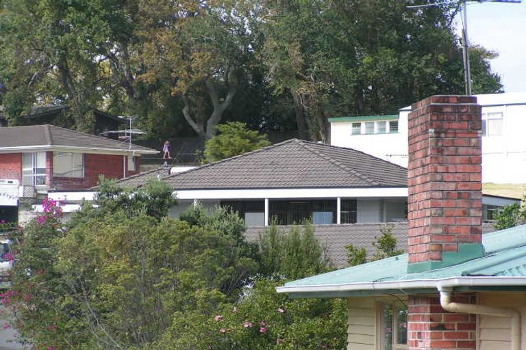 Photo of property in 8 Bond Crescent, Forrest Hill, Auckland, 0620