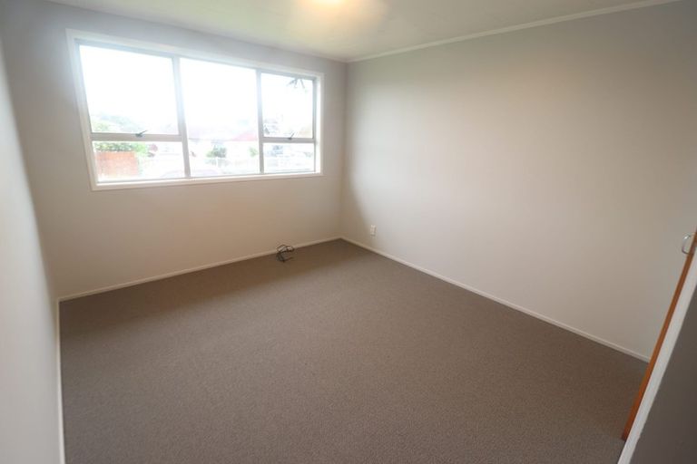 Photo of property in 1 Serrano Place, Clover Park, Auckland, 2023