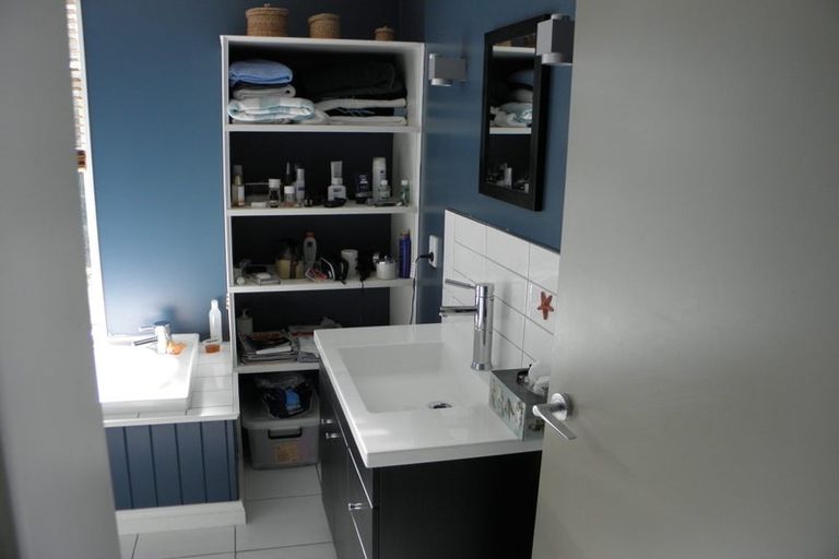 Photo of property in 45 Garden Road, Northland, Wellington, 6012