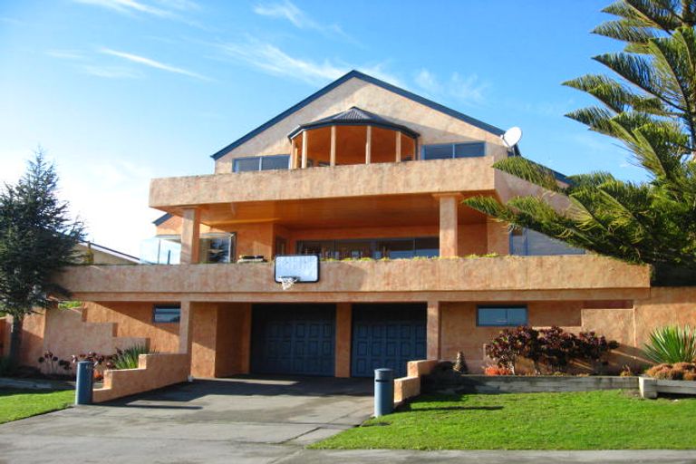 Photo of property in 30 Takahe Drive, Cashmere, Christchurch, 8022