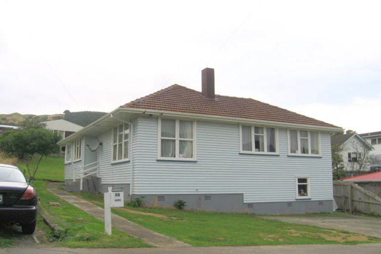 Photo of property in 28 Bell Street, Tawa, Wellington, 5028