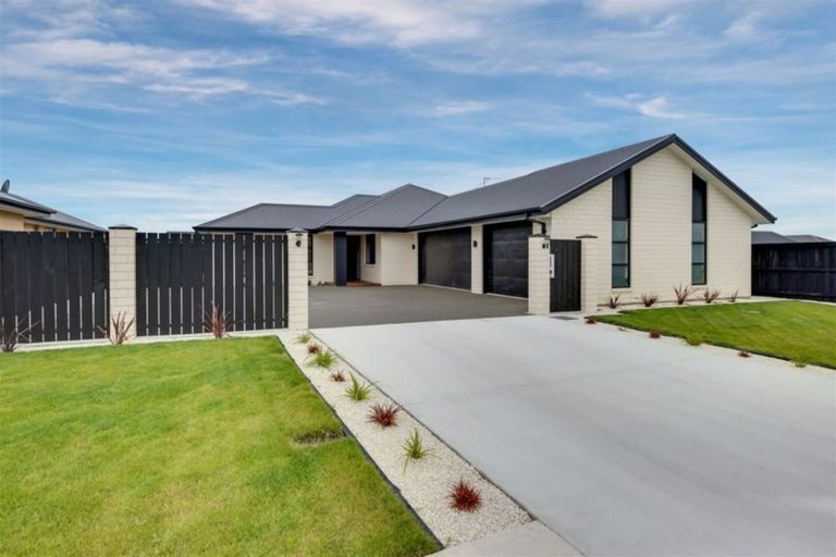 Photo of property in 4 Old Farm Place, Rangiora, 7400