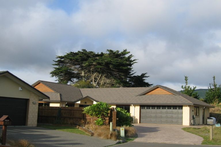 Photo of property in 29 Quadrant Heights, Paraparaumu, 5032