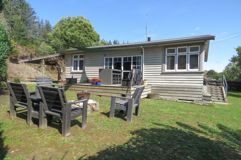 Photo of property in 15 Grey Road, Reefton, 7830
