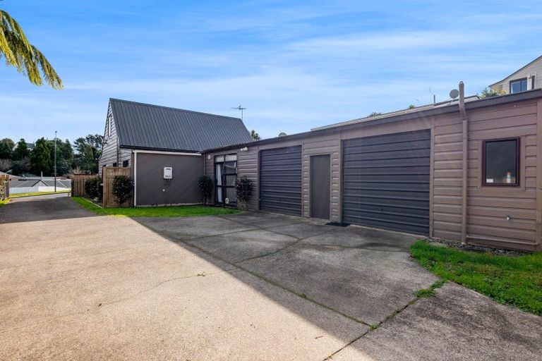 Photo of property in 92 Heta Road, Highlands Park, New Plymouth, 4312
