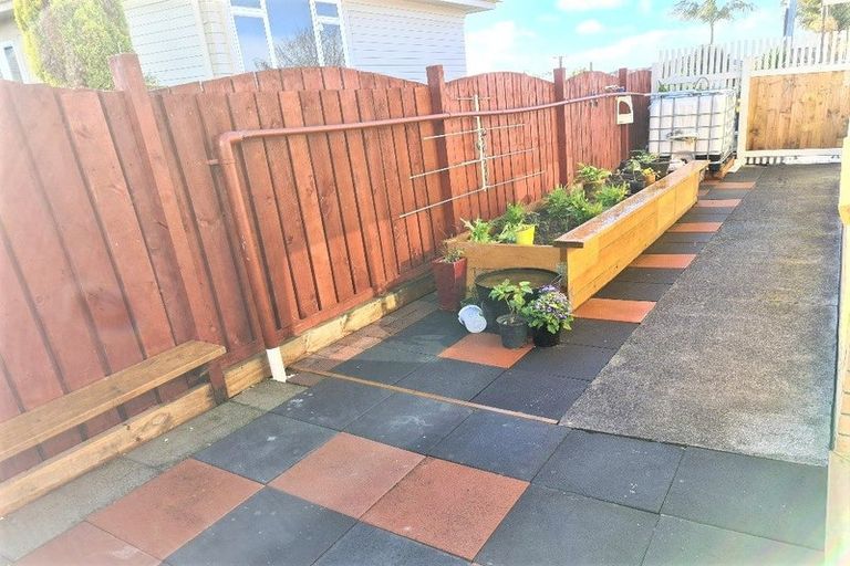 Photo of property in 178 Te Atatu Road, Te Atatu South, Auckland, 0610