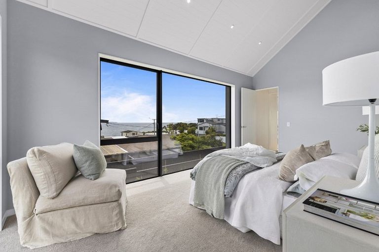 Photo of property in 10 Vaughan Crescent, Murrays Bay, Auckland, 0630