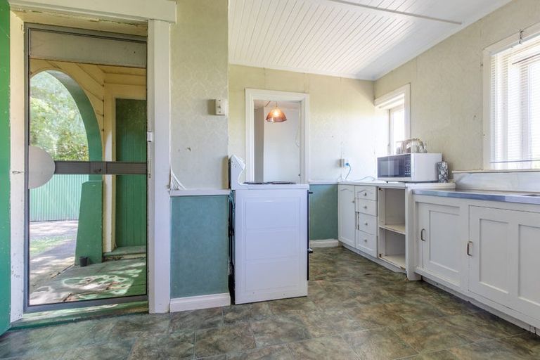 Photo of property in 1 Windsor Street, Dannevirke, 4930