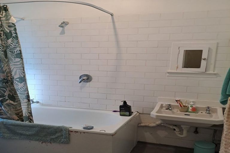 Photo of property in 8 Davis Street, Thorndon, Wellington, 6011