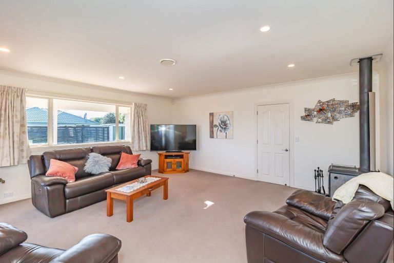 Photo of property in 68a Mako Mako Road, Levin, 5510