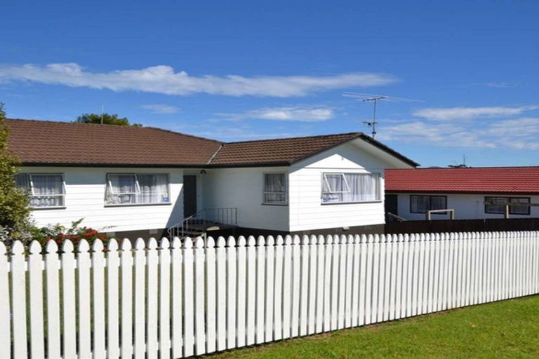 Photo of property in 30 Sungrove Rise, Sunnyvale, Auckland, 0612