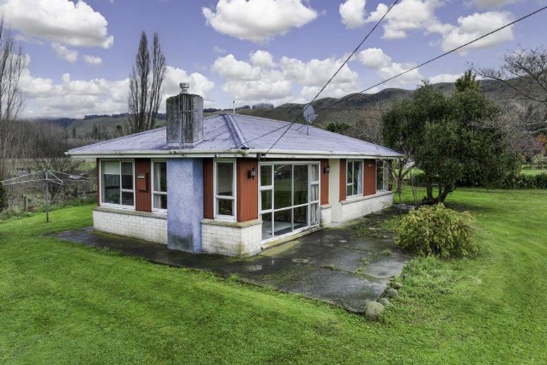 Photo of property in 1696 State Highway 2, Poukawa, Hastings, 4178