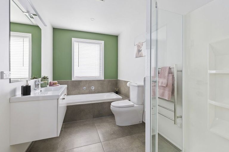 Photo of property in 2 Promontory Crescent, Newlands, Wellington, 6037