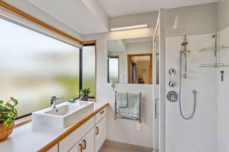 Photo of property in 11 Barrett Drive, Waikanae Beach, Waikanae, 5036