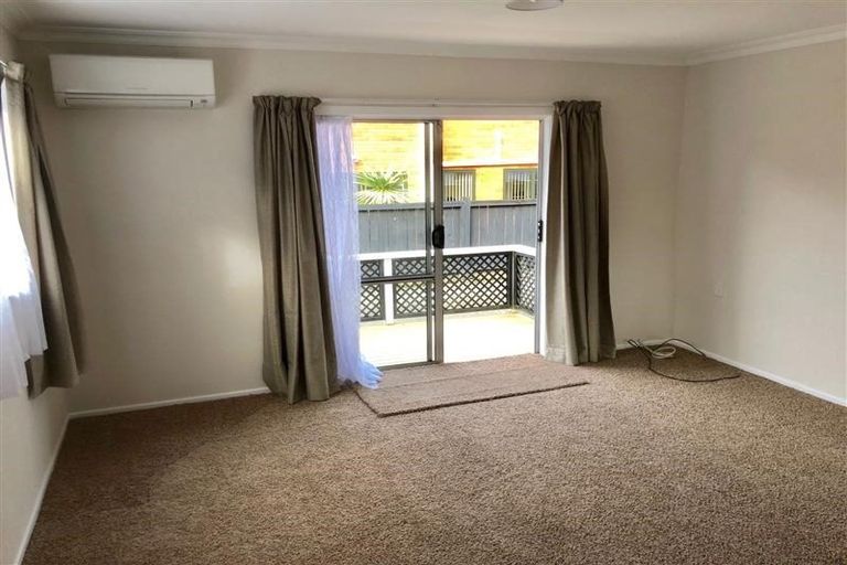Photo of property in 2/17 West Hoe Road, Orewa, 0931