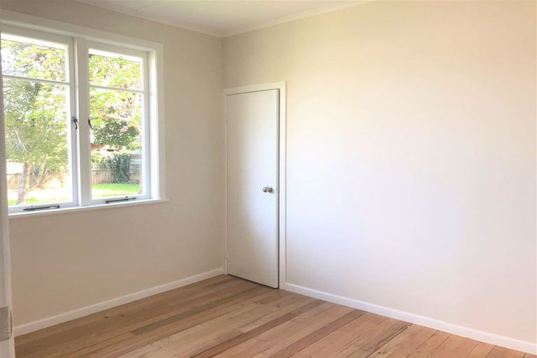 Photo of property in 37 Harrington Road, Henderson, Auckland, 0610