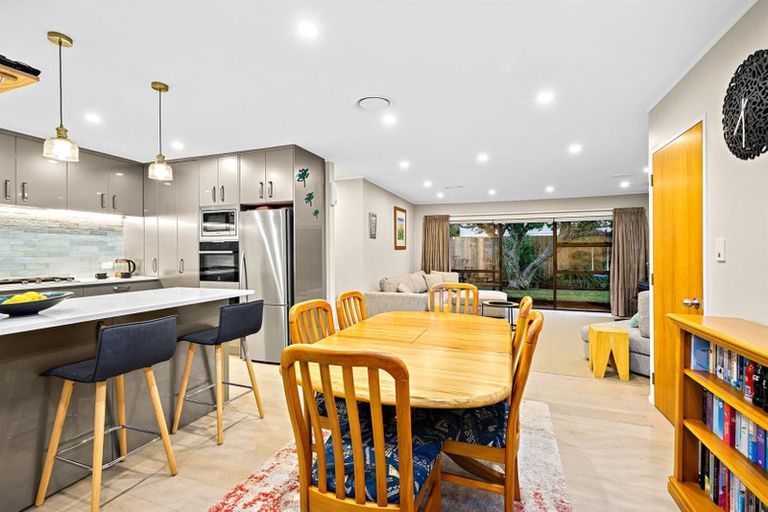 Photo of property in 2/69 Nile Road, Milford, Auckland, 0620