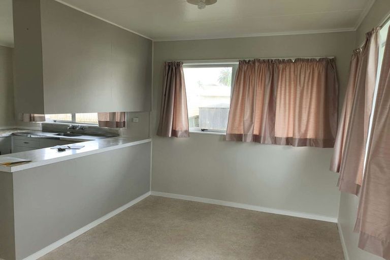 Photo of property in 2/35 Paramu Avenue, Birkdale, Auckland, 0626
