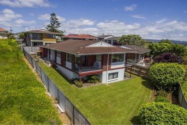 Photo of property in 2/75a West Coast Road, Glen Eden, Auckland, 0602