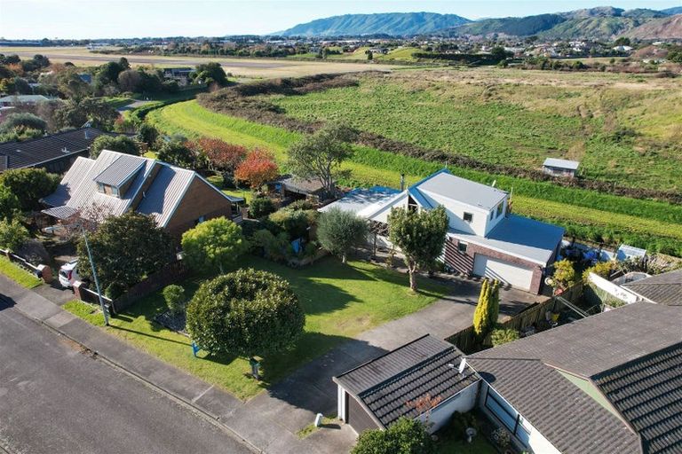 Photo of property in 12 Pohutukawa Crescent, Raumati Beach, Paraparaumu, 5032