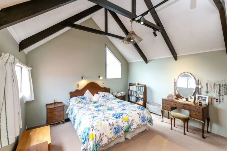 Photo of property in 27 Fairfax Terrace, Frankleigh Park, New Plymouth, 4310