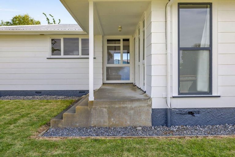 Photo of property in 37 Kamahi Avenue, Hawera, 4610