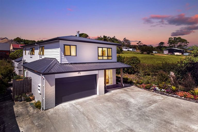 Photo of property in 22 View Ridge Drive, Ranui, Auckland, 0612