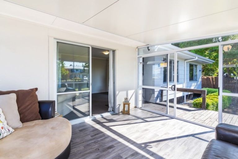 Photo of property in 2 Swan Close, Richmond Heights, Taupo, 3330