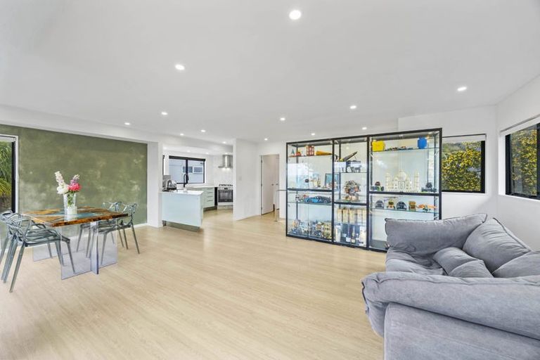 Photo of property in 2/4 Rogers Avenue, Eastern Beach, Auckland, 2012