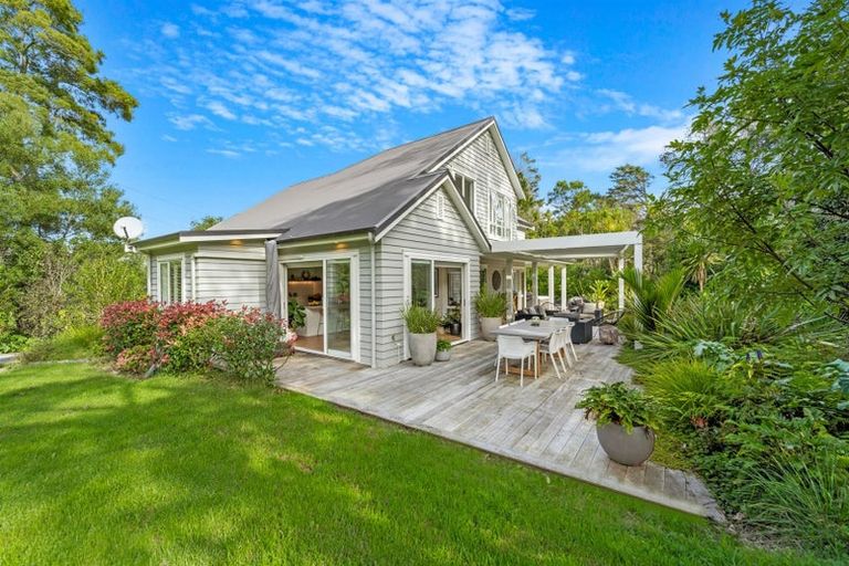 Photo of property in 18b Hobbs Road, Matakatia, Whangaparaoa, 0930