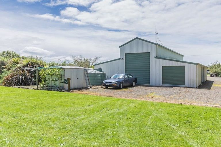 Photo of property in 370 Tararua Road, Levin, 5571