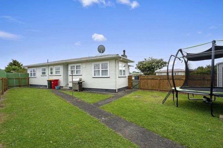 Photo of property in 2 Selwyn Street, Levin, 5510