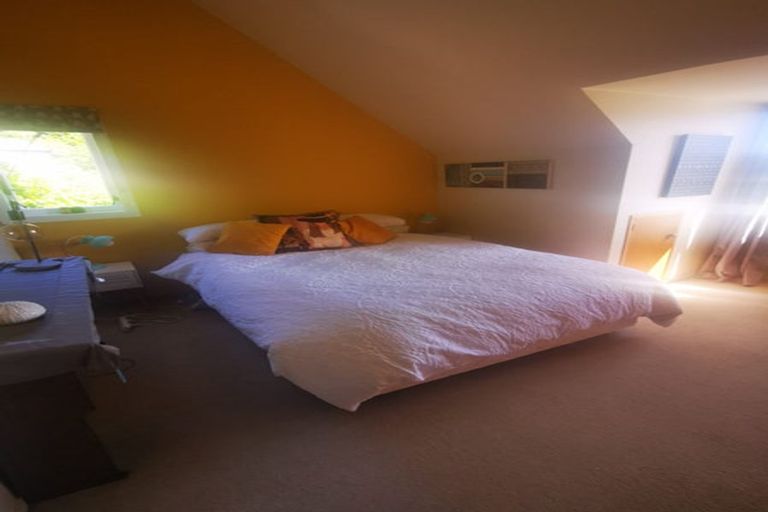 Photo of property in 16 Indira Place, Khandallah, Wellington, 6035