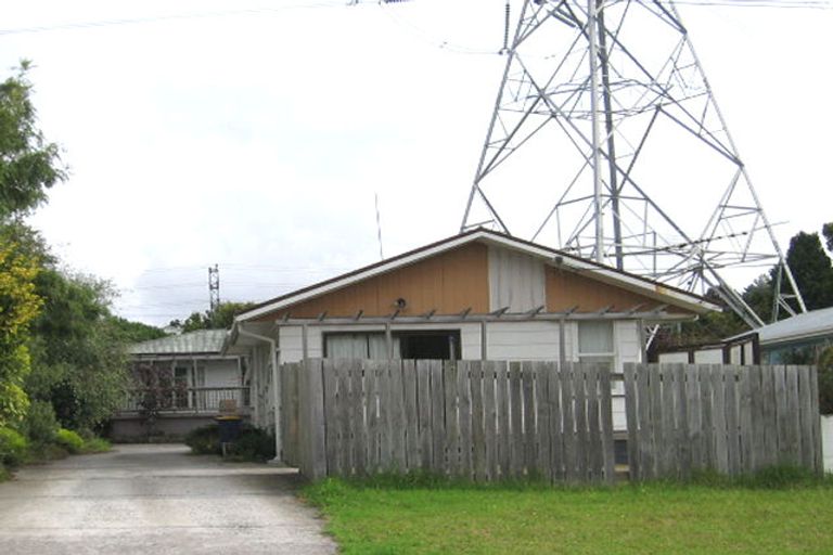 Photo of property in 9 Huruhuru Road, Massey, Auckland, 0614