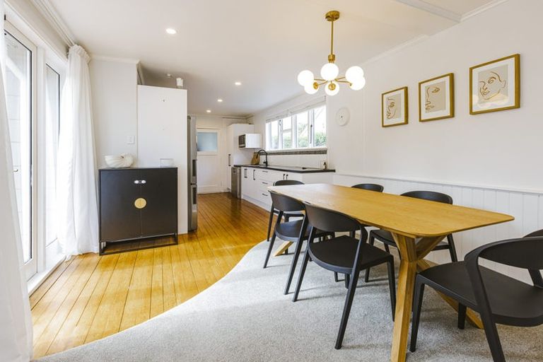 Photo of property in 12 Village Way, Ardmore, Papakura, 2582