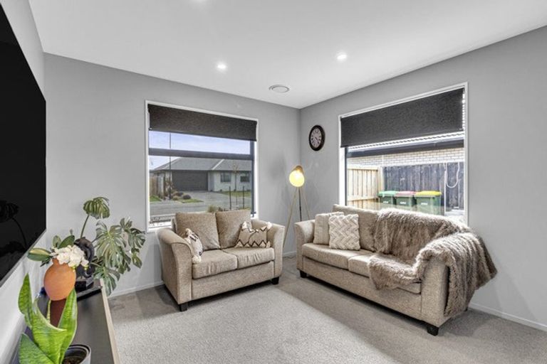 Photo of property in 17 Te Kanawa Lane, Rolleston, 7615