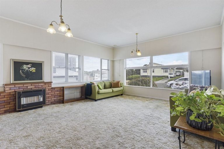 Photo of property in 2 Preston Avenue, Belmont, Auckland, 0622