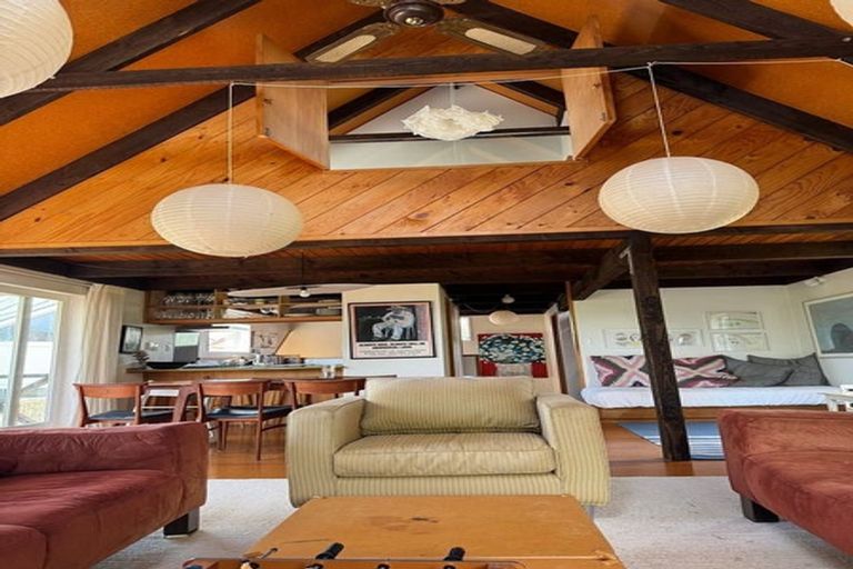 Photo of property in 18 Frances Street, Waikanae Beach, Waikanae, 5036