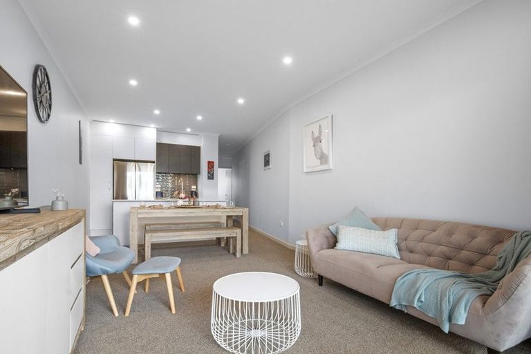 Photo of property in 3/1 Genevieve Lane, Hobsonville, Auckland, 0616