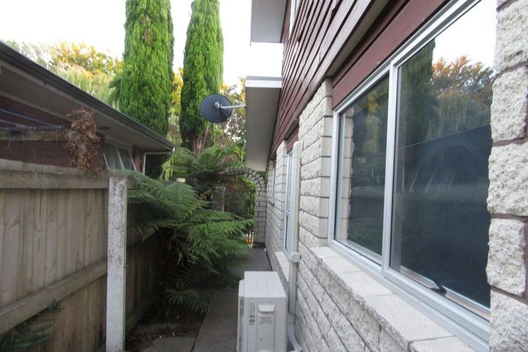 Photo of property in 2/21 Parkstone Avenue, Ilam, Christchurch, 8041