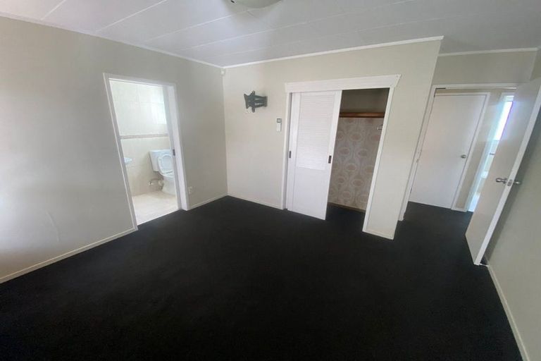 Photo of property in 63 Rosewarne Crescent, Glendene, Auckland, 0602