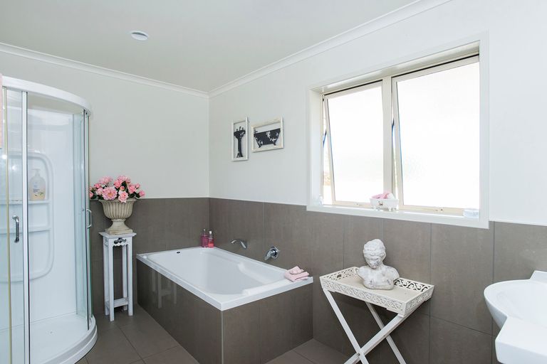 Photo of property in 13 Makaraka Road, Makaraka, Gisborne, 4071