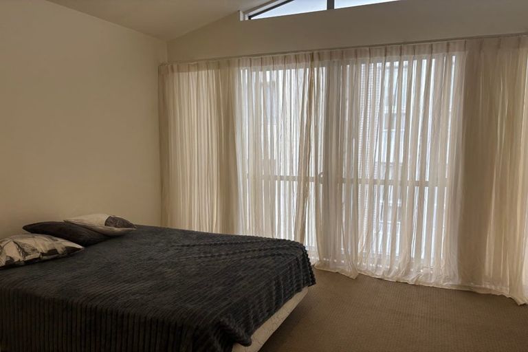 Photo of property in Terrace Heights Apartments, 2/163p The Terrace, Wellington Central, Wellington, 6011