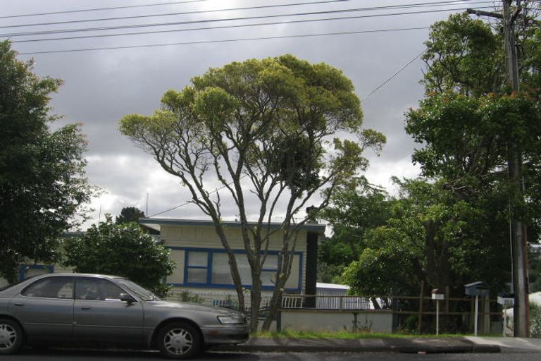 Photo of property in 1/12 Sunnynook Road, Sunnynook, Auckland, 0620