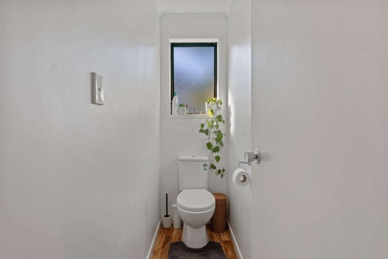 Photo of property in 24 Pukeroa Place, Papakura, 2110