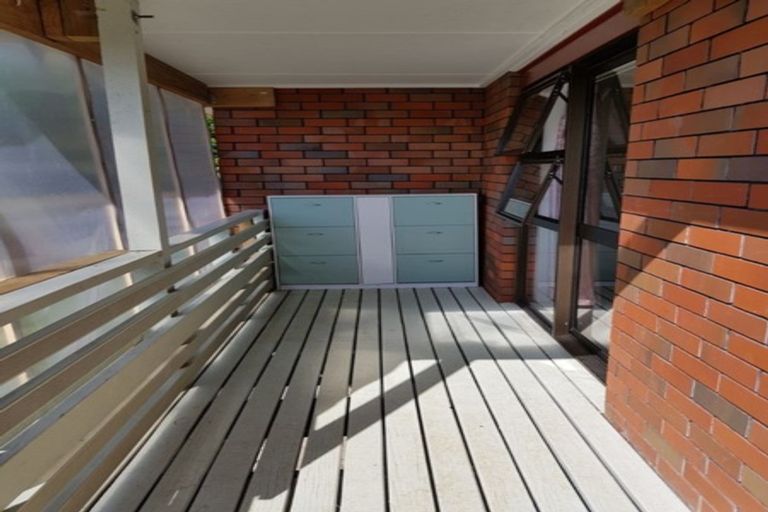 Photo of property in 65 Kurnell Drive, Botany Downs, Auckland, 2010