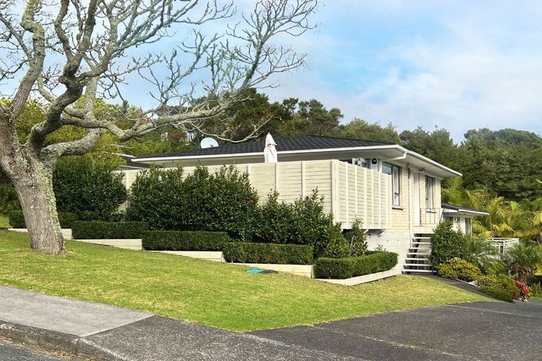 Photo of property in 1/18 Simon Ellice Drive, Bayview, Auckland, 0629
