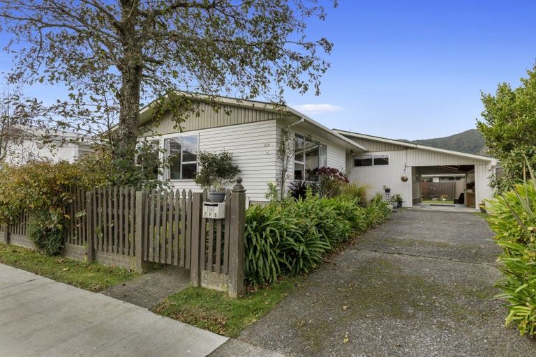 Photo of property in 298 Wellington Road, Wainuiomata, Lower Hutt, 5014