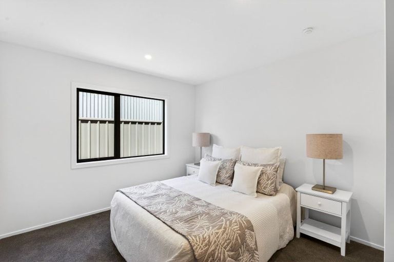 Photo of property in 14 Annie Aranui Drive, Poraiti, 4182